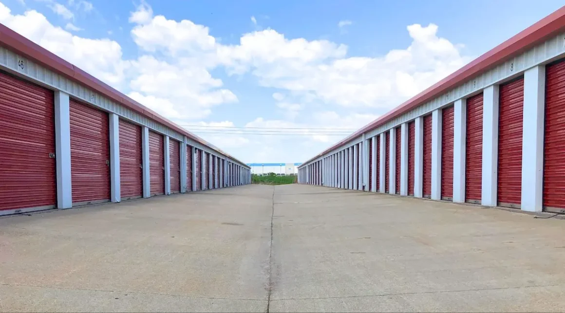 storage units bondurant ia