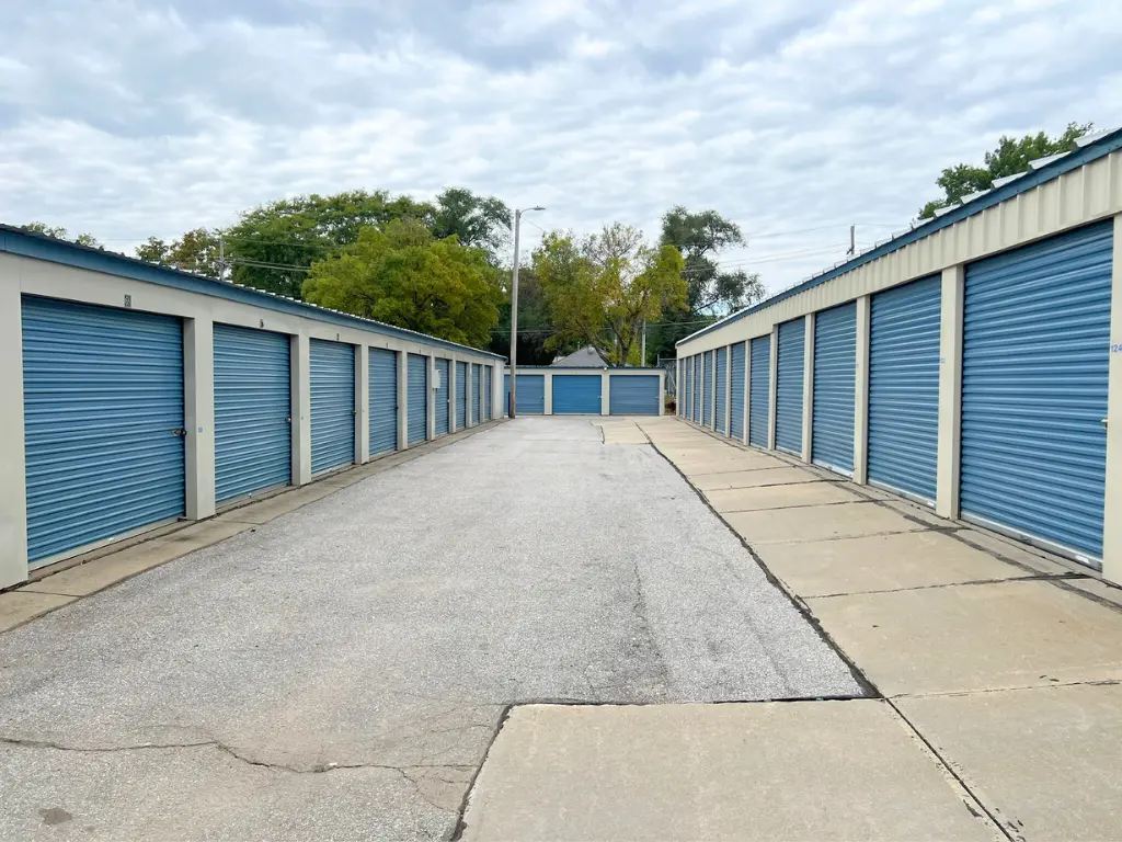 drive up storage units in omaha