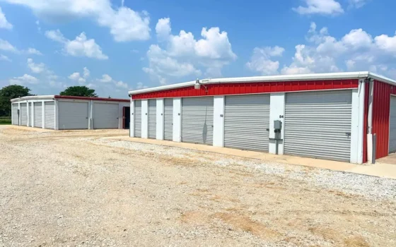 Storage unit buildings in yutan ne